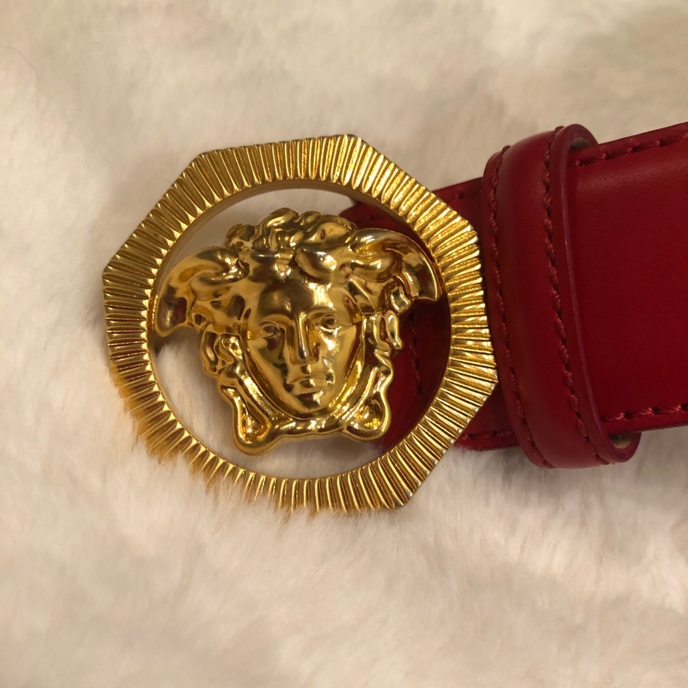 Men’s Versace Belt In GOOD condition ⭐️